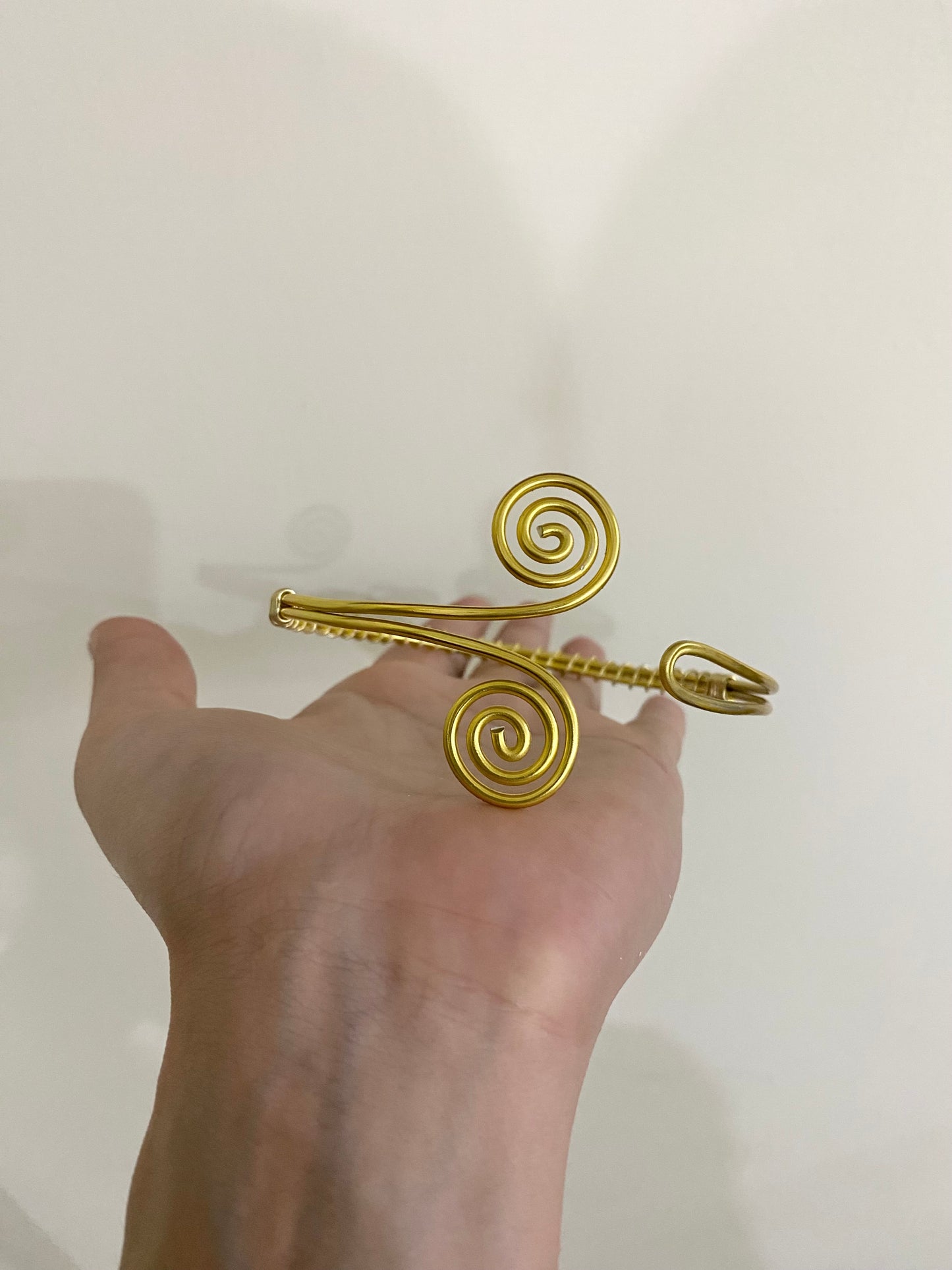 Cloudy Upper arm cuff