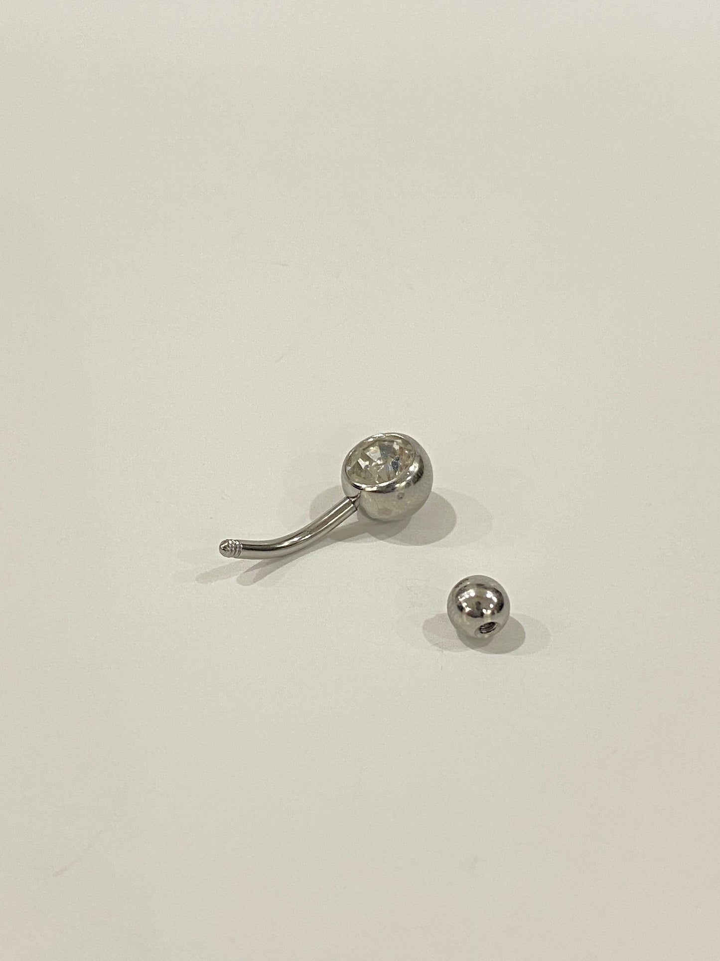 Belly button zircons stud