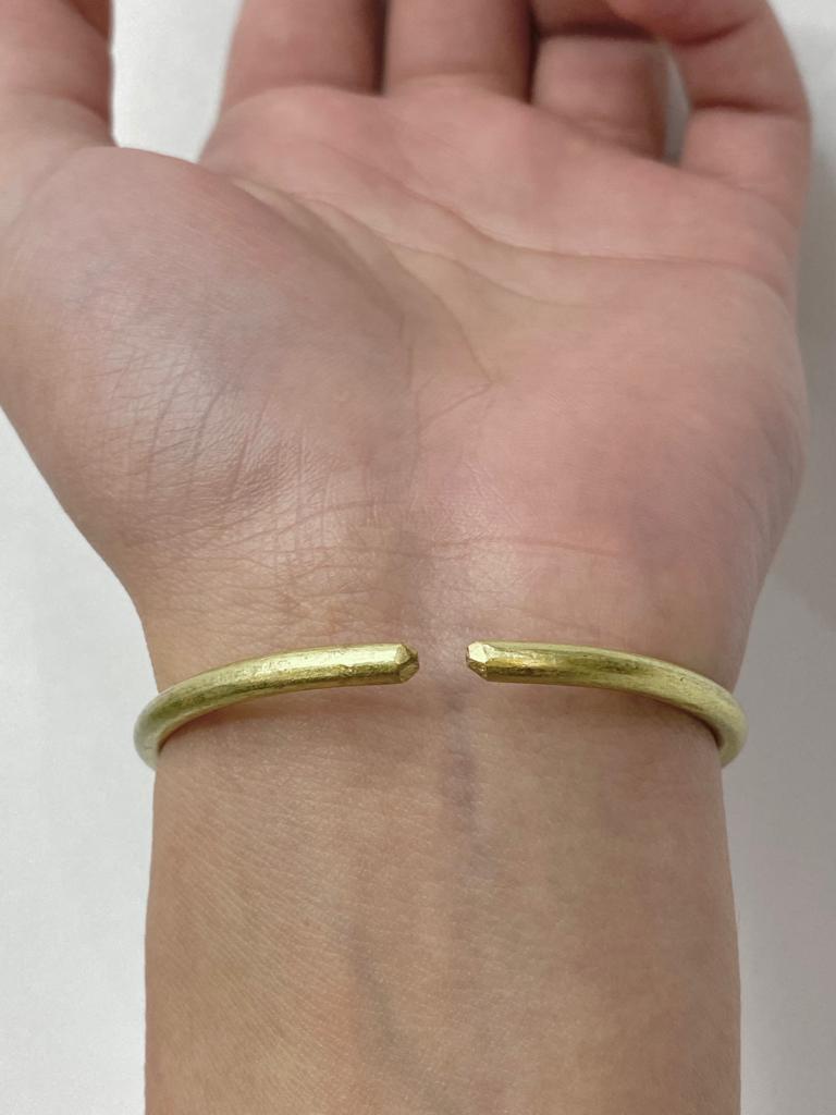 Plain Golden Wire Bracelet