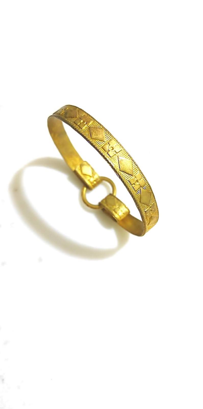 Design Flat Golden Wire Bracelet