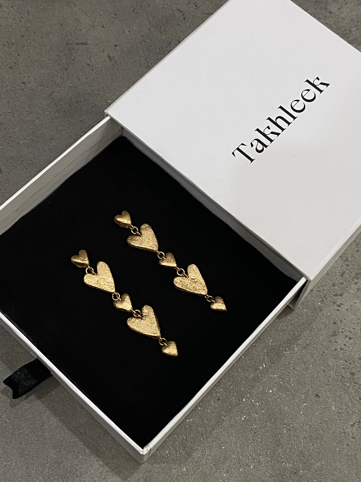 Six dangling heart earrings