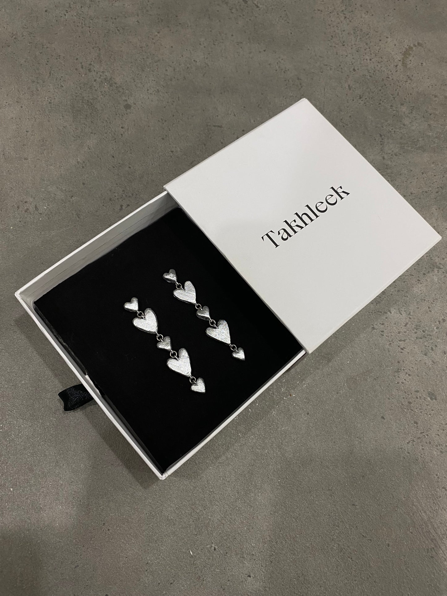 Six dangling heart earrings