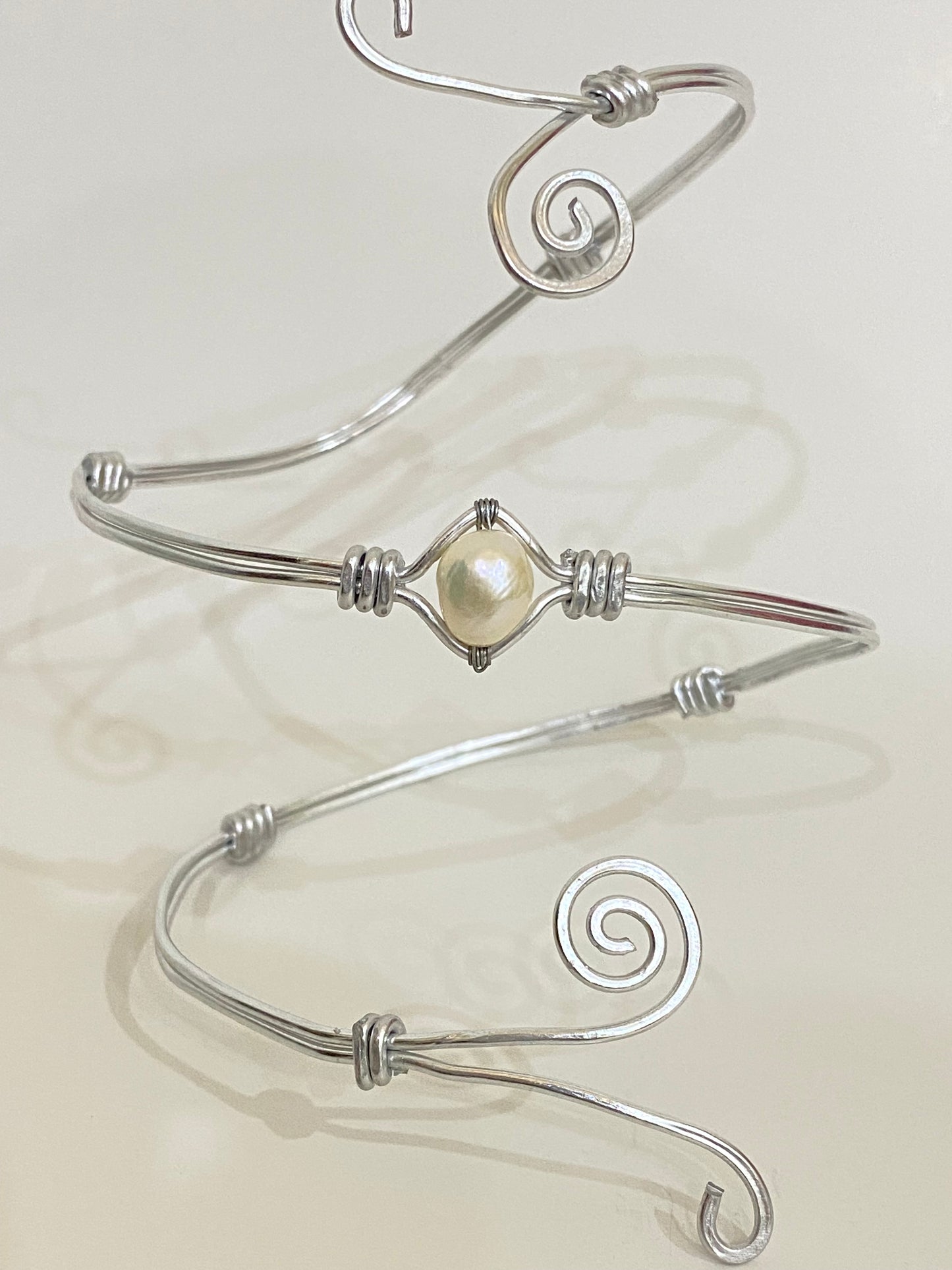 Pearl Upper arm cuff