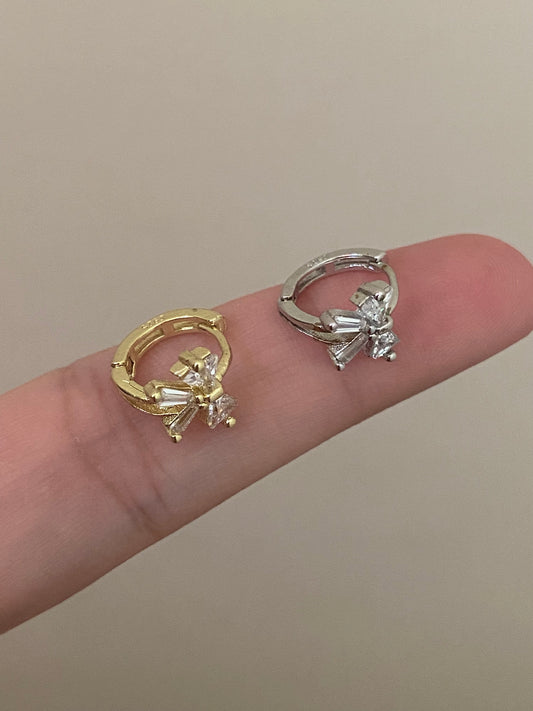 Bow zircon hoop