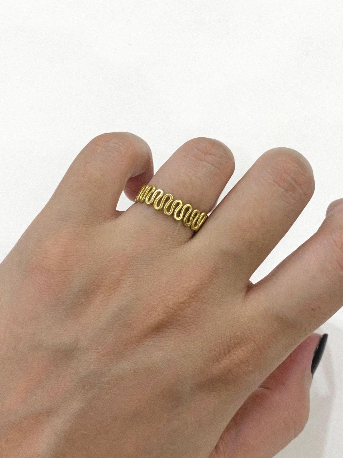 Wiggle Golden Wire Ring