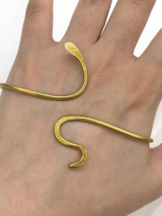 Single Wire Snake Palm Cuff