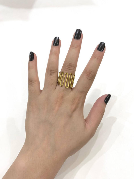 Long Wiggle Golden Wire Ring