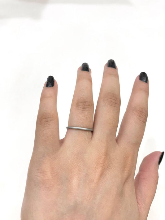 Thin Silver Wire Ring (Matte)