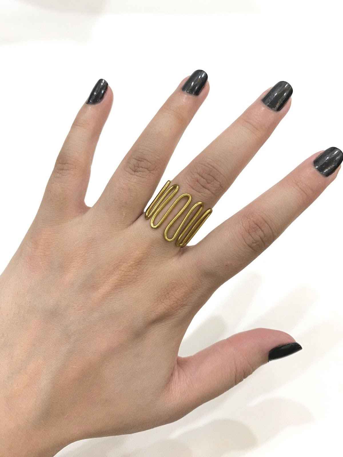 Long Wiggle Golden Wire Ring