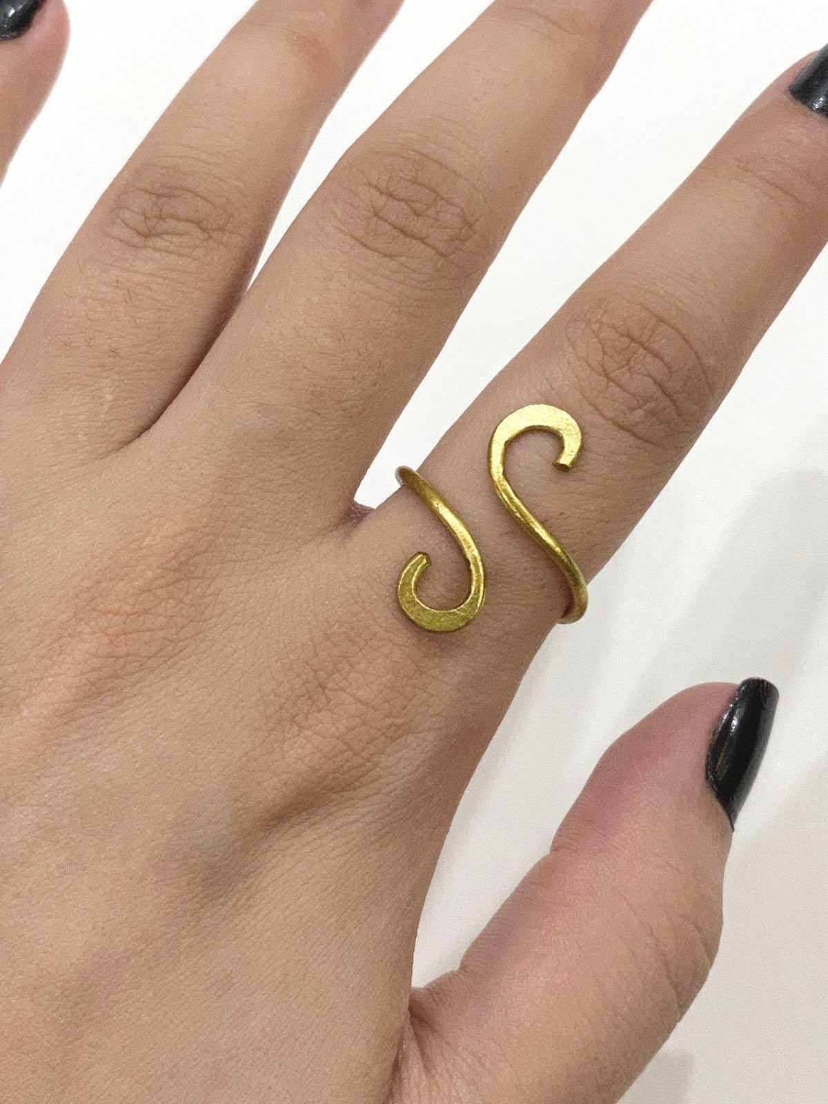 Flat double Loops Golden Wire Ring