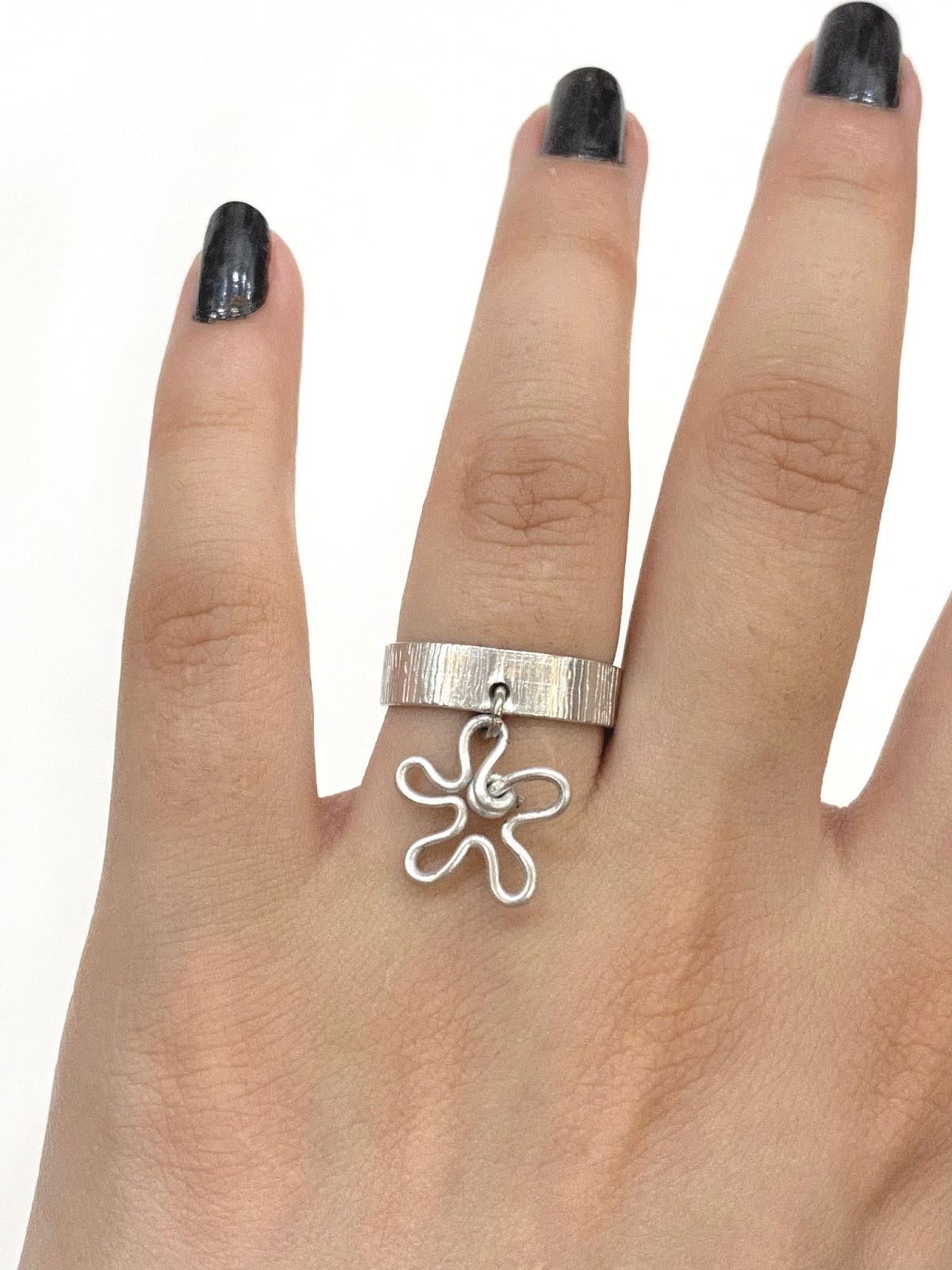 Flat Flower Silver Wire Ring