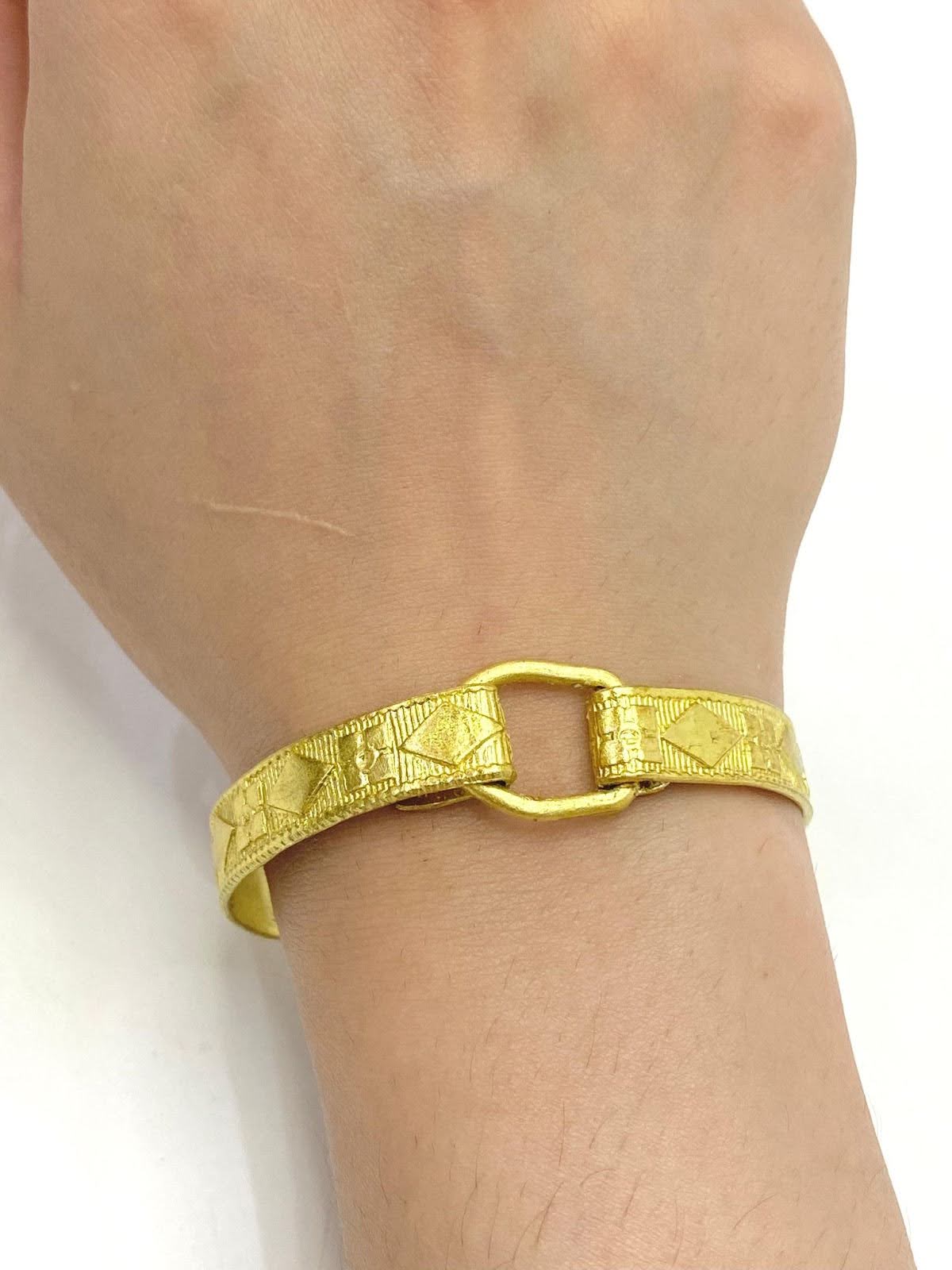 Design Flat Golden Wire Bracelet