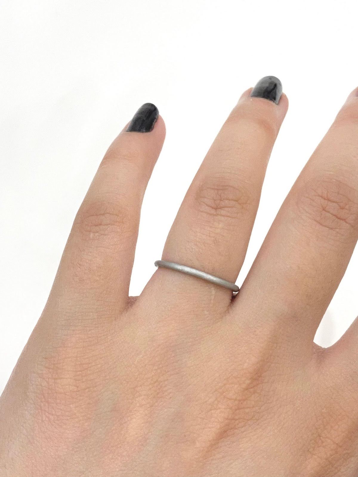 Thin Silver Wire Ring (Matte)